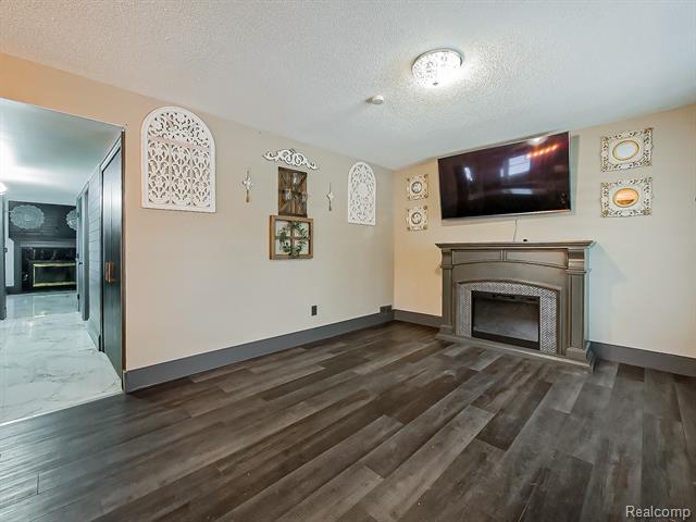 Builiding view two for 6087 N Parent, Westland, MI. 48185