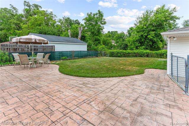 Builiding view forty seven for 23054 Cora, Farmington, MI. 48336