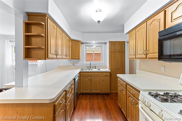 Builiding view twelve for 23054 Cora, Farmington, MI. 48336