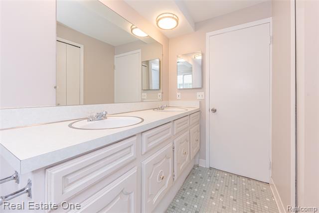 Builiding view forty four for 41958 Sunderland, Canton, MI. 48187