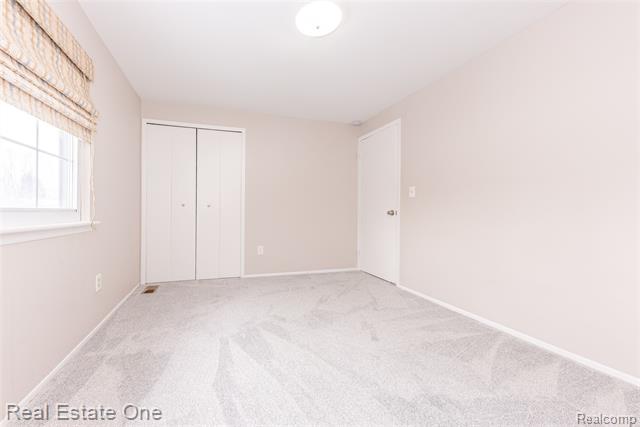 Builiding view forty six for 41958 Sunderland, Canton, MI. 48187