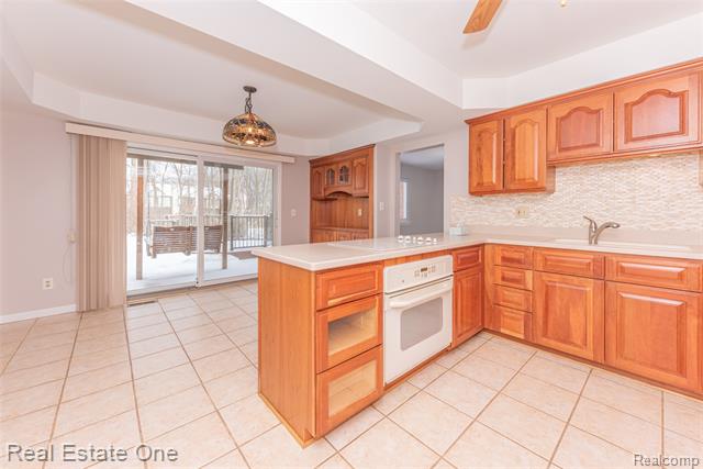 Builiding view twenty five for 41958 Sunderland, Canton, MI. 48187