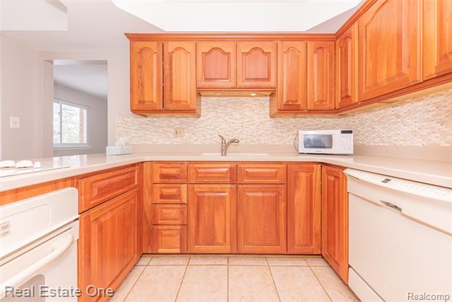 Builiding view twenty six for 41958 Sunderland, Canton, MI. 48187