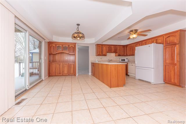 Builiding view twenty three for 41958 Sunderland, Canton, MI. 48187