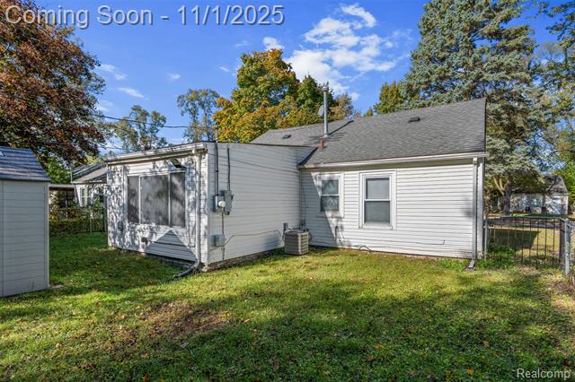 Builiding view eighteen for 10721 Troy, Oak Park, MI. 48237