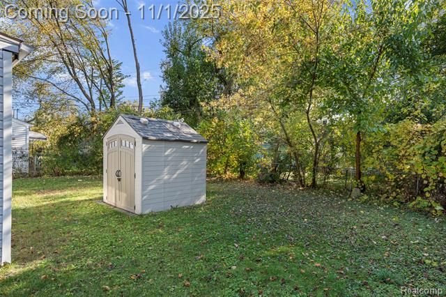 Builiding view nineteen for 10721 Troy, Oak Park, MI. 48237