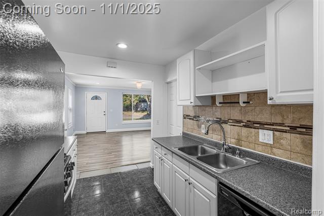 Builiding view seven for 10721 Troy, Oak Park, MI. 48237