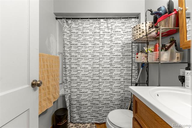 Builiding view eighteen for 2011 Burger, Dearborn, MI. 48128