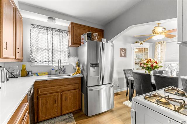 Builiding view fifteen for 2011 Burger, Dearborn, MI. 48128