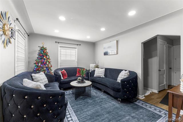 Builiding view four for 2011 Burger, Dearborn, MI. 48128