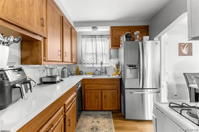 Builiding view fourteen for 2011 Burger, Dearborn, MI. 48128