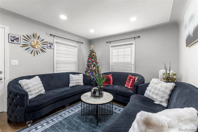 Builiding view six for 2011 Burger, Dearborn, MI. 48128