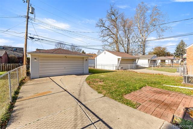 Builiding view twenty eight for 2011 Burger, Dearborn, MI. 48128