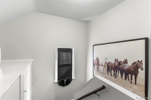 Builiding view twenty five for 2011 Burger, Dearborn, MI. 48128