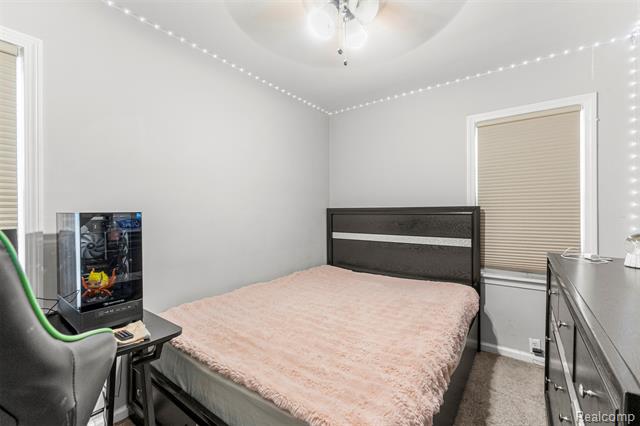 Builiding view twenty one for 2011 Burger, Dearborn, MI. 48128