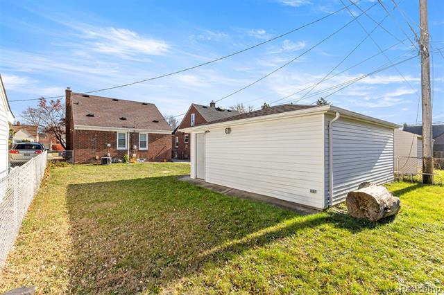 Builiding view twenty seven for 2011 Burger, Dearborn, MI. 48128