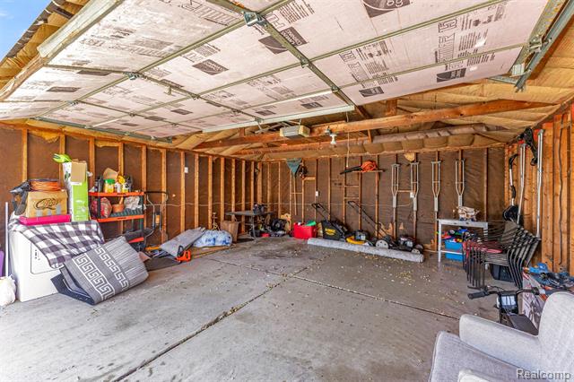 Builiding view twenty six for 2011 Burger, Dearborn, MI. 48128