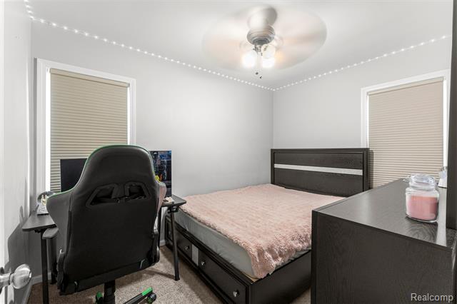 Builiding view twenty two for 2011 Burger, Dearborn, MI. 48128