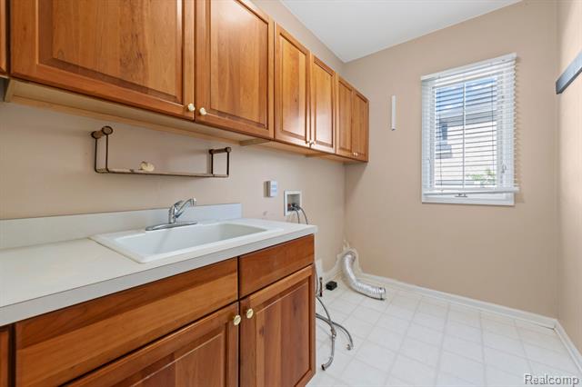 Builiding view forty seven for 50145 Tottenham, Canton, MI. 48187