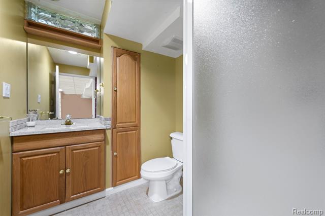 Builiding view sixty one for 50145 Tottenham, Canton, MI. 48187