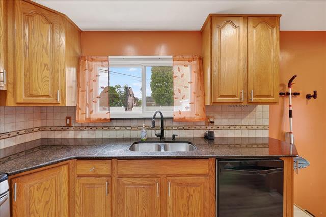 Builiding view fourteen for 6950 Mohican, Westland, MI. 48185