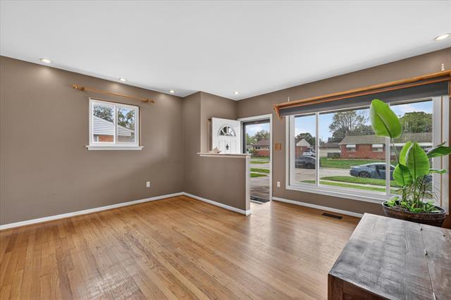 Builiding view seven for 6950 Mohican, Westland, MI. 48185