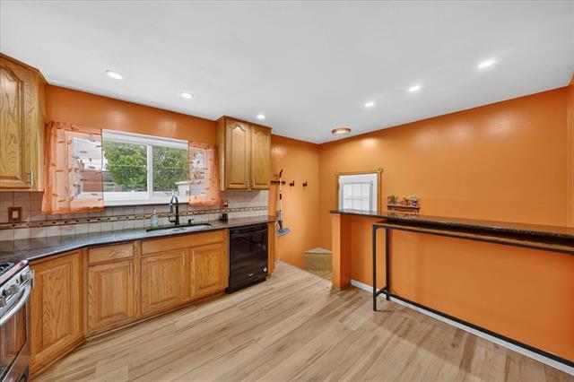 Builiding view ten for 6950 Mohican, Westland, MI. 48185