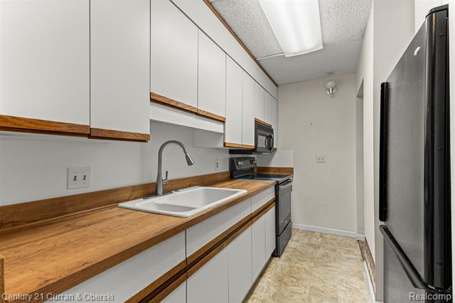 Builiding view twenty two for 21800 Morley, Dearborn, MI. 48124
