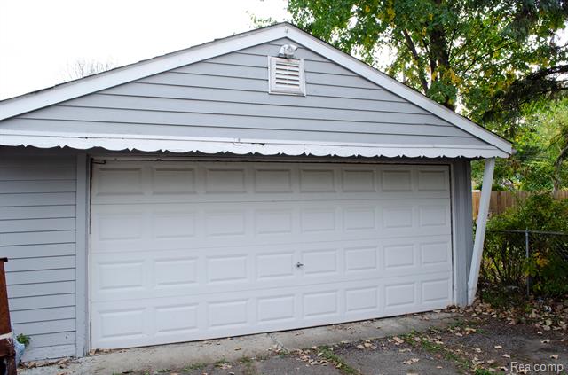 Builiding view six for 5850 Deering, Garden City, MI. 48135