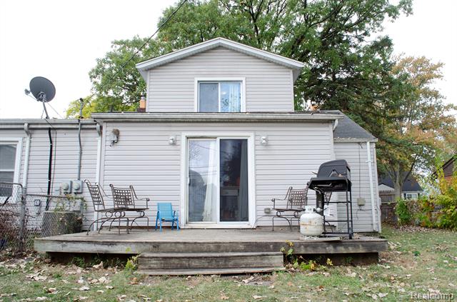 Builiding view two for 5850 Deering, Garden City, MI. 48135