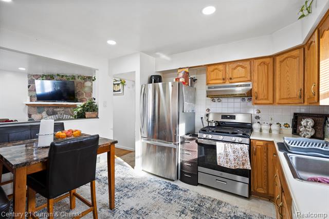 Builiding view eight for 5644 Norborne, Dearborn Heights, MI. 48127