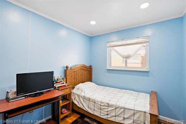 Builiding view eighteen for 5644 Norborne, Dearborn Heights, MI. 48127