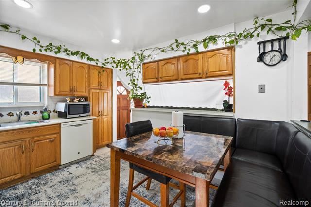 Builiding view nine for 5644 Norborne, Dearborn Heights, MI. 48127