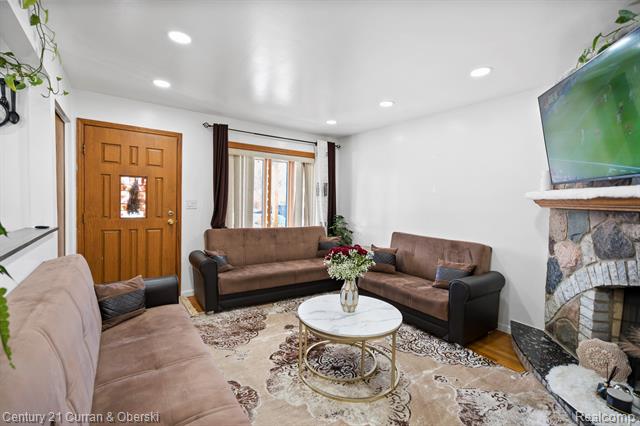 Builiding view seven for 5644 Norborne, Dearborn Heights, MI. 48127