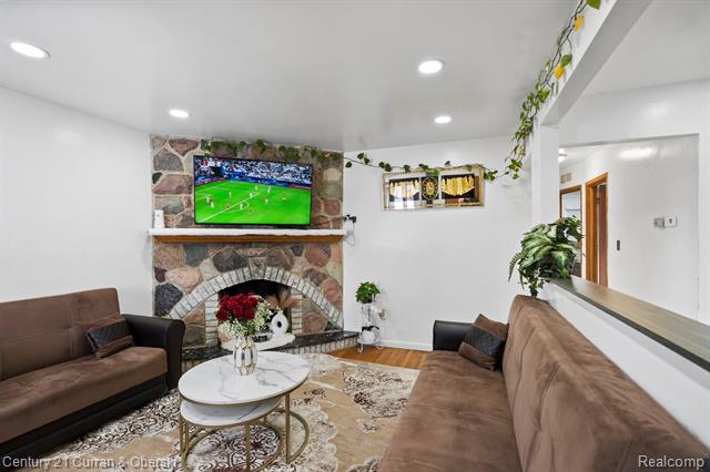 Builiding view six for 5644 Norborne, Dearborn Heights, MI. 48127