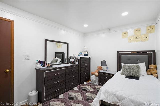 Builiding view sixteen for 5644 Norborne, Dearborn Heights, MI. 48127