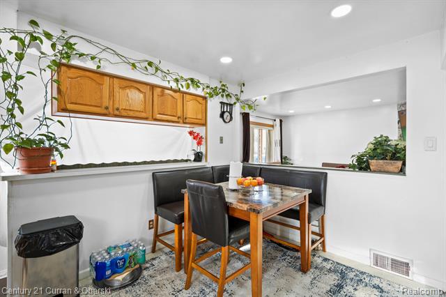 Builiding view ten for 5644 Norborne, Dearborn Heights, MI. 48127