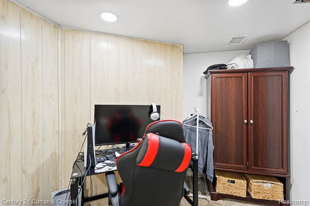 Builiding view thirty two for 5644 Norborne, Dearborn Heights, MI. 48127