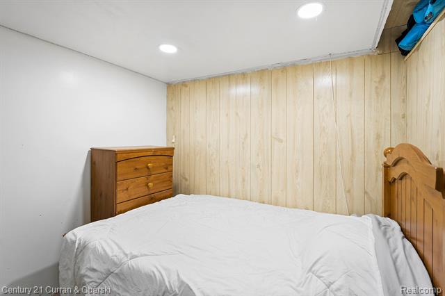 Builiding view twenty five for 5644 Norborne, Dearborn Heights, MI. 48127