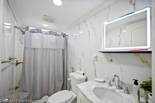 Builiding view twenty nine for 5644 Norborne, Dearborn Heights, MI. 48127