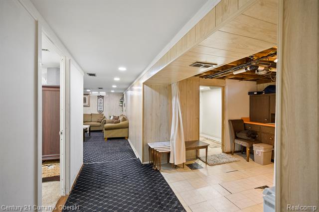 Builiding view twenty one for 5644 Norborne, Dearborn Heights, MI. 48127