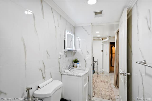 Builiding view twenty seven for 5644 Norborne, Dearborn Heights, MI. 48127