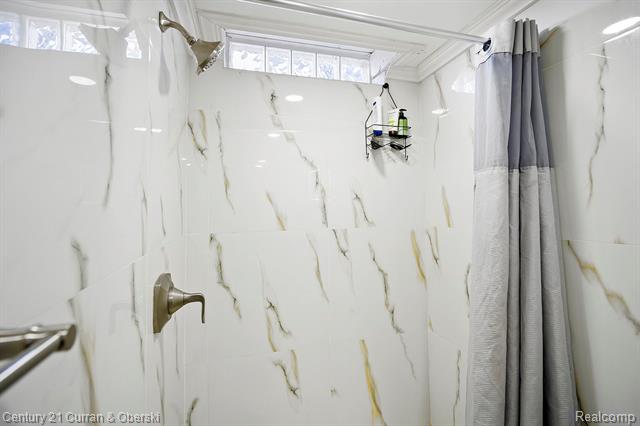 Builiding view twenty six for 5644 Norborne, Dearborn Heights, MI. 48127