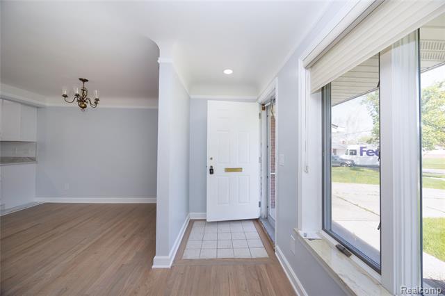 Builiding view eleven for 5646 Cambourne, Dearborn Heights, MI. 48127