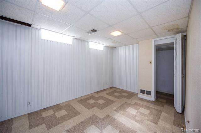 Builiding view forty for 5646 Cambourne, Dearborn Heights, MI. 48127