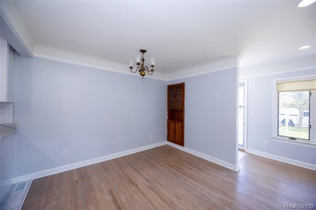 Builiding view fourteen for 5646 Cambourne, Dearborn Heights, MI. 48127