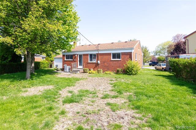 Builiding view nine for 5646 Cambourne, Dearborn Heights, MI. 48127