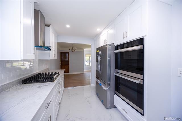 Builiding view nineteen for 5646 Cambourne, Dearborn Heights, MI. 48127