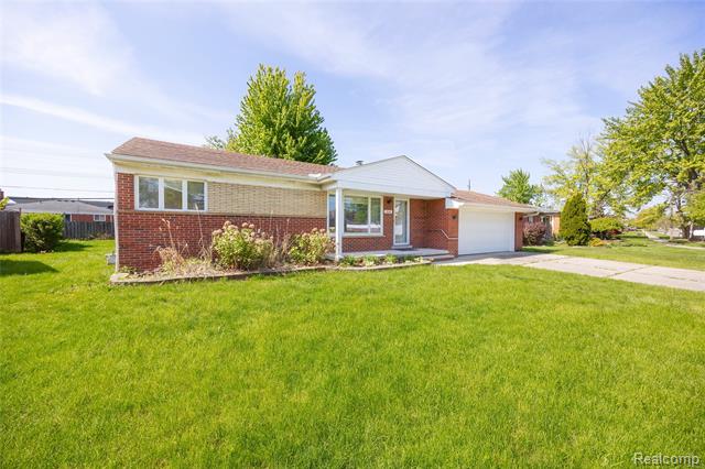 Builiding view one for 5646 Cambourne, Dearborn Heights, MI. 48127