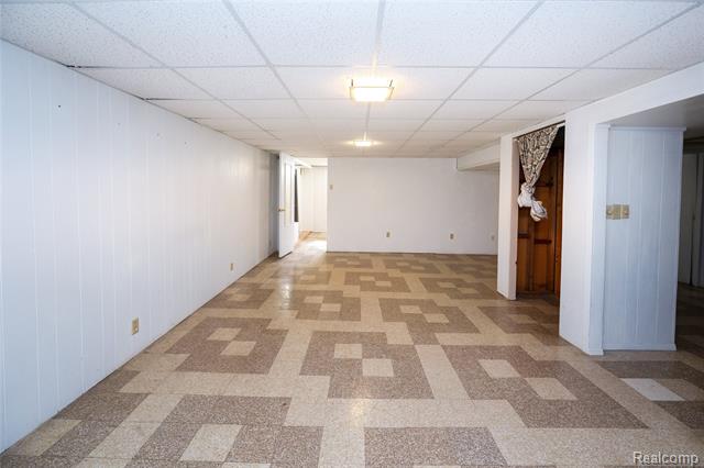 Builiding view thirty eight for 5646 Cambourne, Dearborn Heights, MI. 48127
